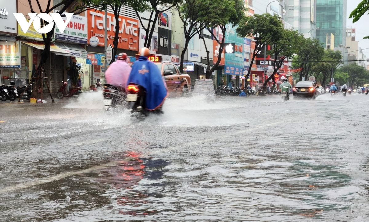 Mưa to, Đà Nẵng tiếp tục cho học sinh nghỉ học ngày 17-10