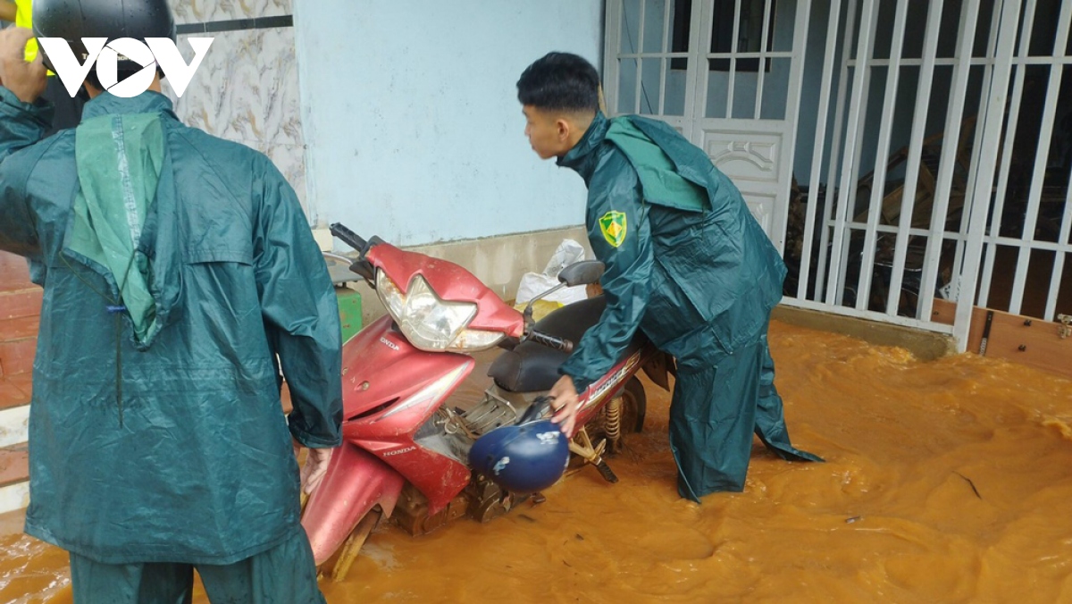 mua lon gay ngap ung nhieu noi o binh phuoc, binh duong hinh anh 1