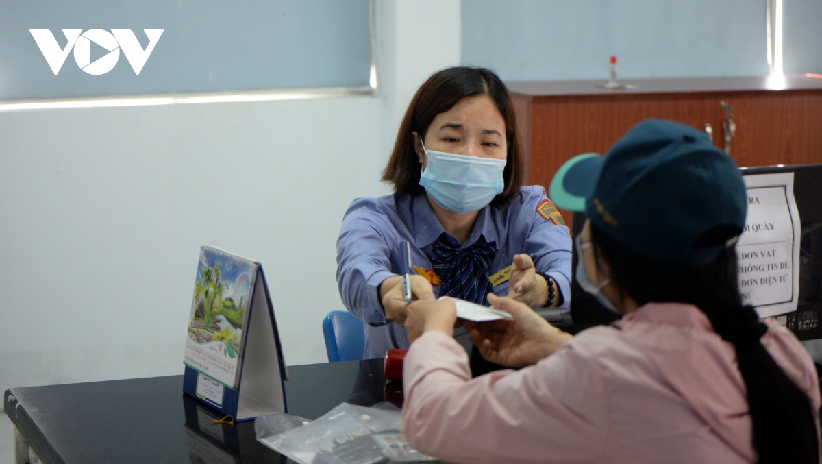 ngay dau ban ve tet, ga sai gon dong duc hinh anh 8