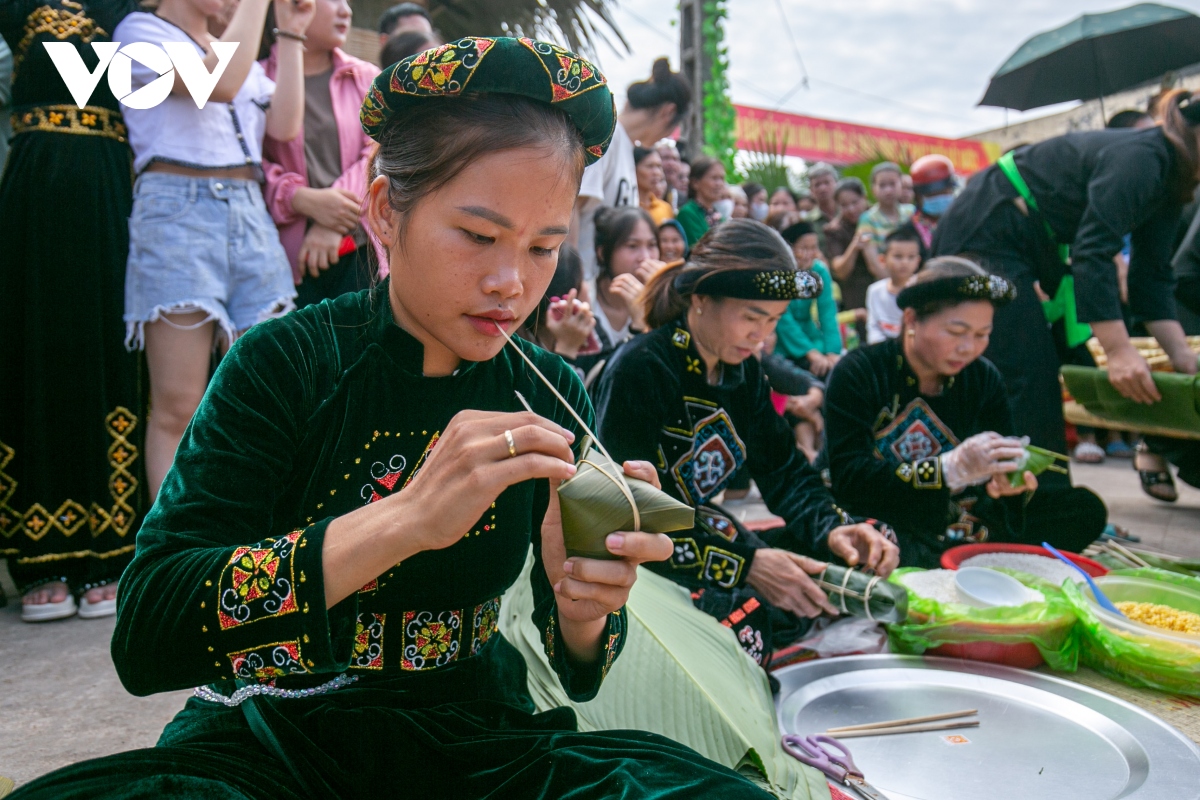 tai hien nhieu net van hoa dac trung cua dong bao tay o quang ninh hinh anh 14