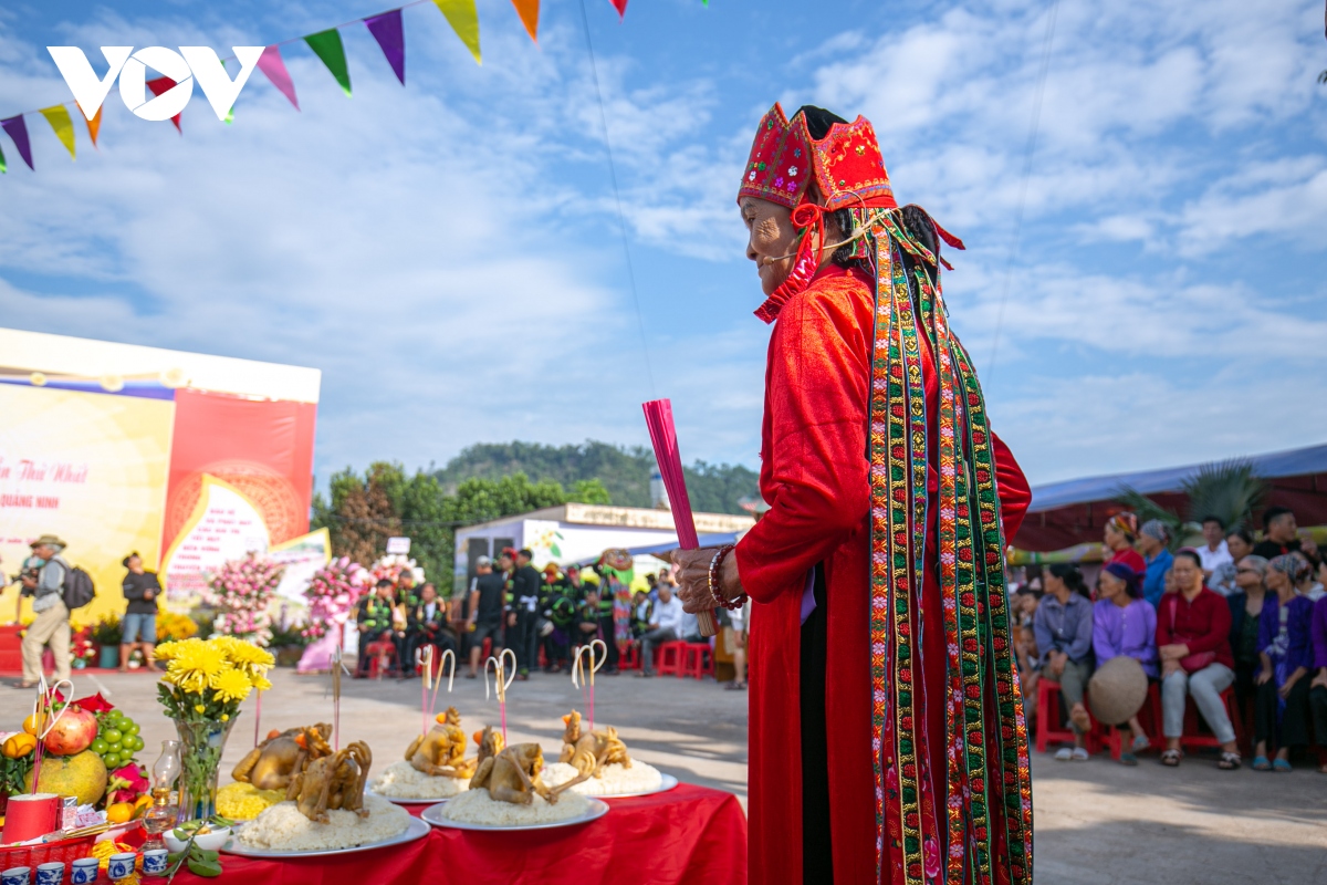 tai hien nhieu net van hoa dac trung cua dong bao tay o quang ninh hinh anh 7