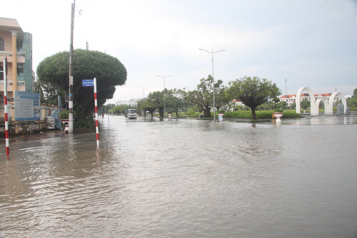 nhieu tuyen duong noi o thanh pho bac lieu ngap nang sau mua lon hinh anh 2