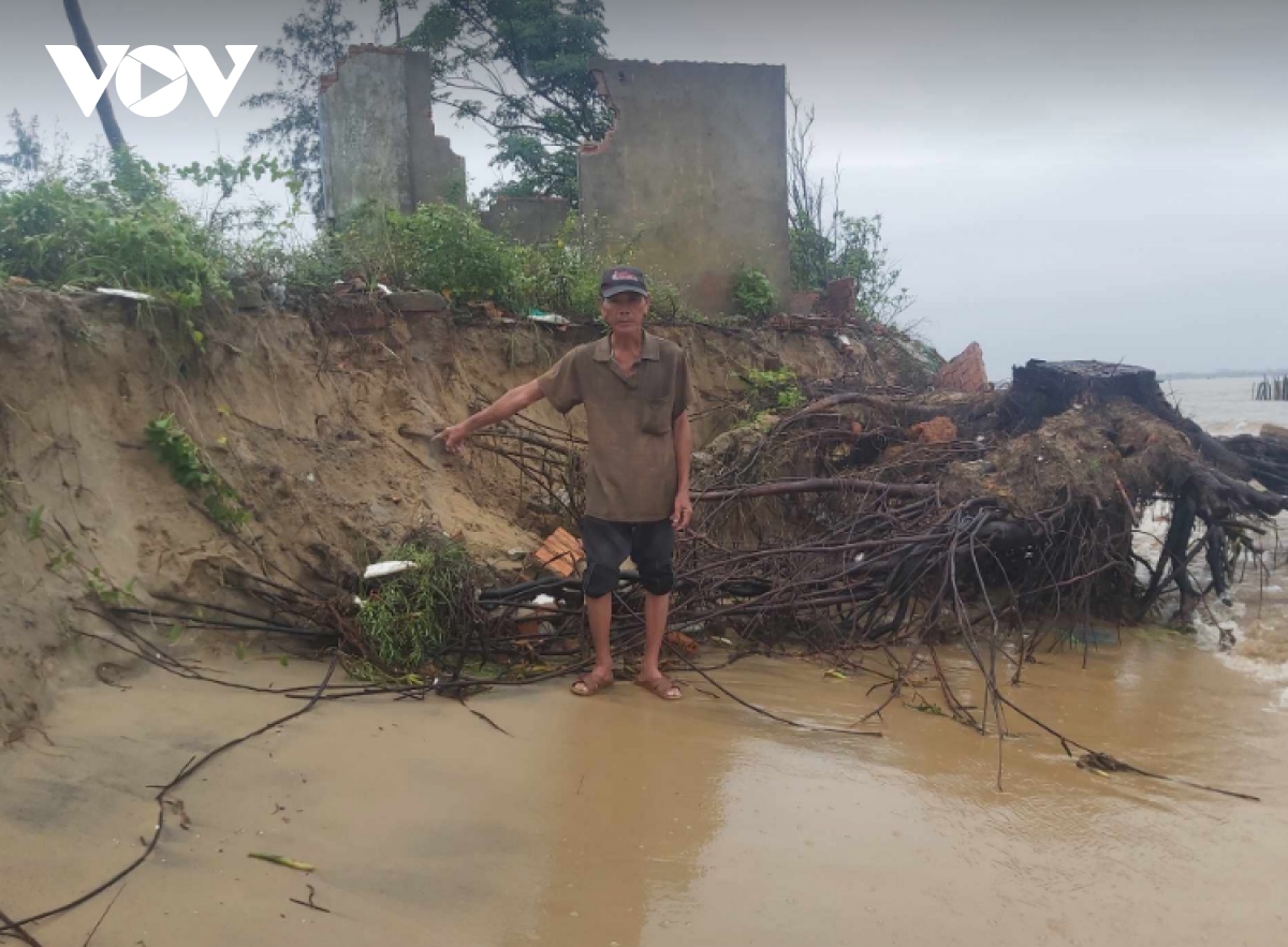 nhieu ho dan sat lo nang o quang nam van chua di doi den noi an toan hinh anh 1