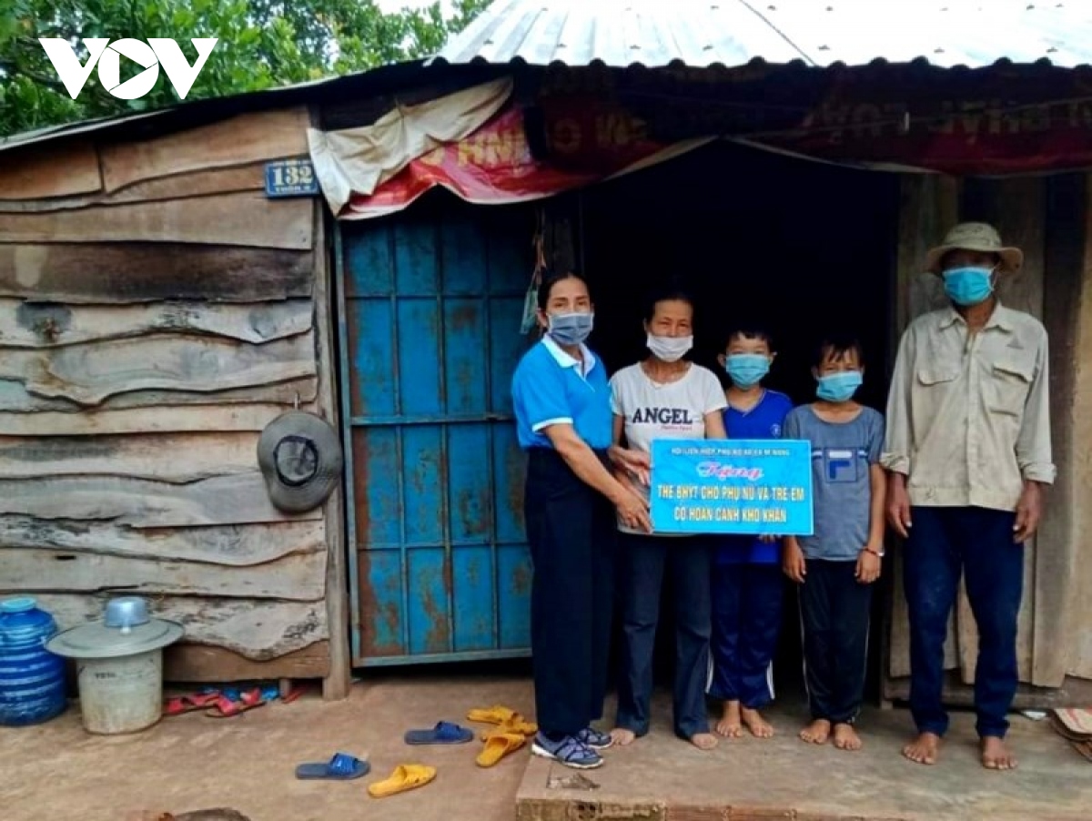 Hỗ trợ đồng bào dân tộc thiểu số khó khăn mua BHYT