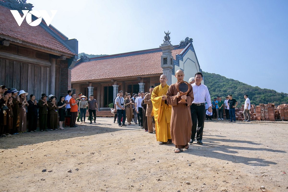 ngam chua truc lam dao tran giua bien troi Dong bac hinh anh 12