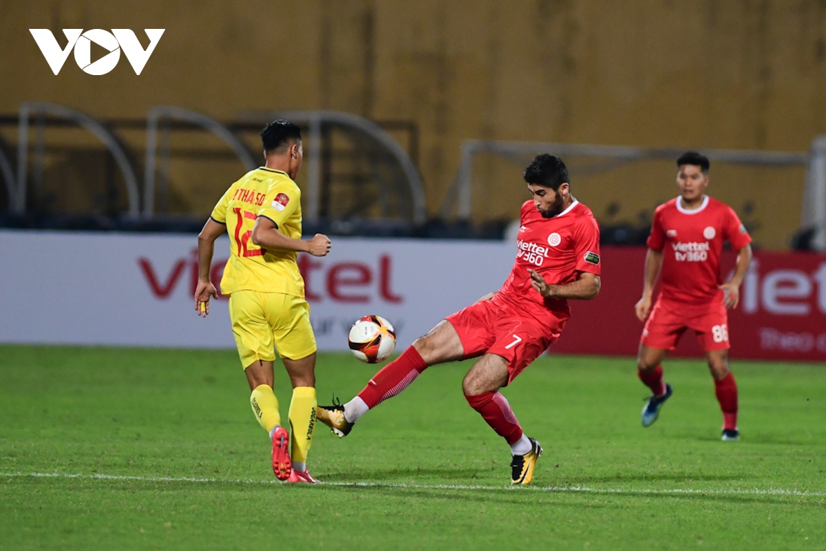 viettel fc hoa thanh hoa trong con mua the tai hang Day hinh anh 1