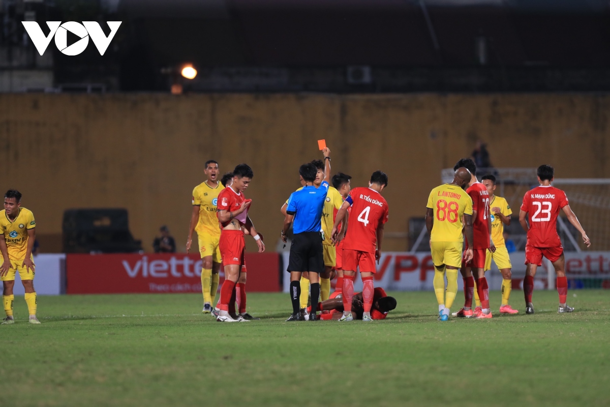 viettel fc hoa thanh hoa trong con mua the tai hang Day hinh anh 9