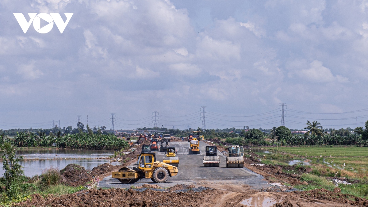 Cao tốc Cần Thơ-Cà Mau đang chậm 8 tháng so với kế hoạch