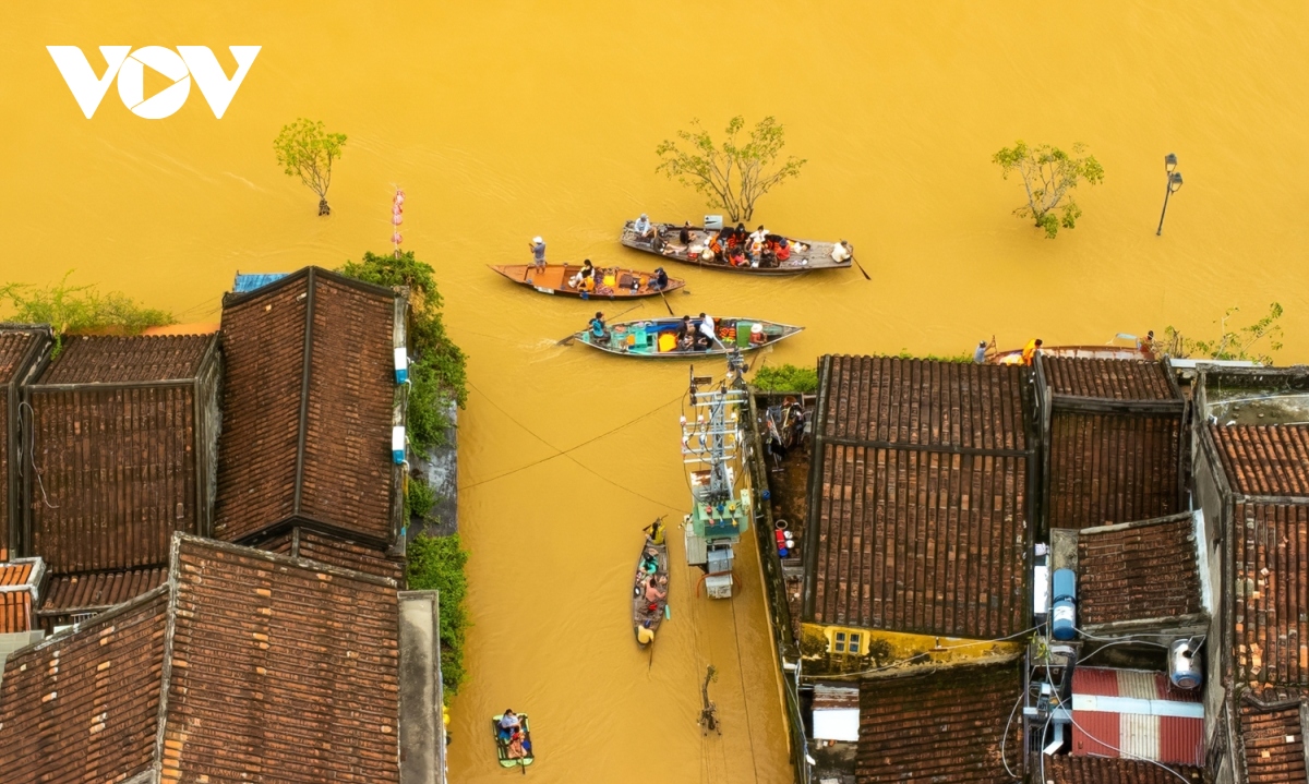 canh pho co hoi an mua lu hinh anh 2