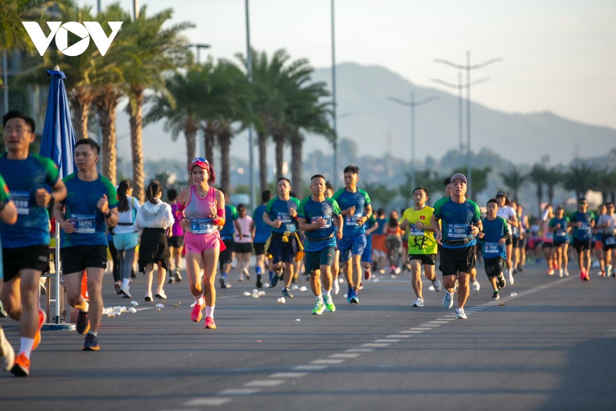 hon 9.000 nguoi du giai marathon tren cung duong bao bien dep nhat viet nam hinh anh 3