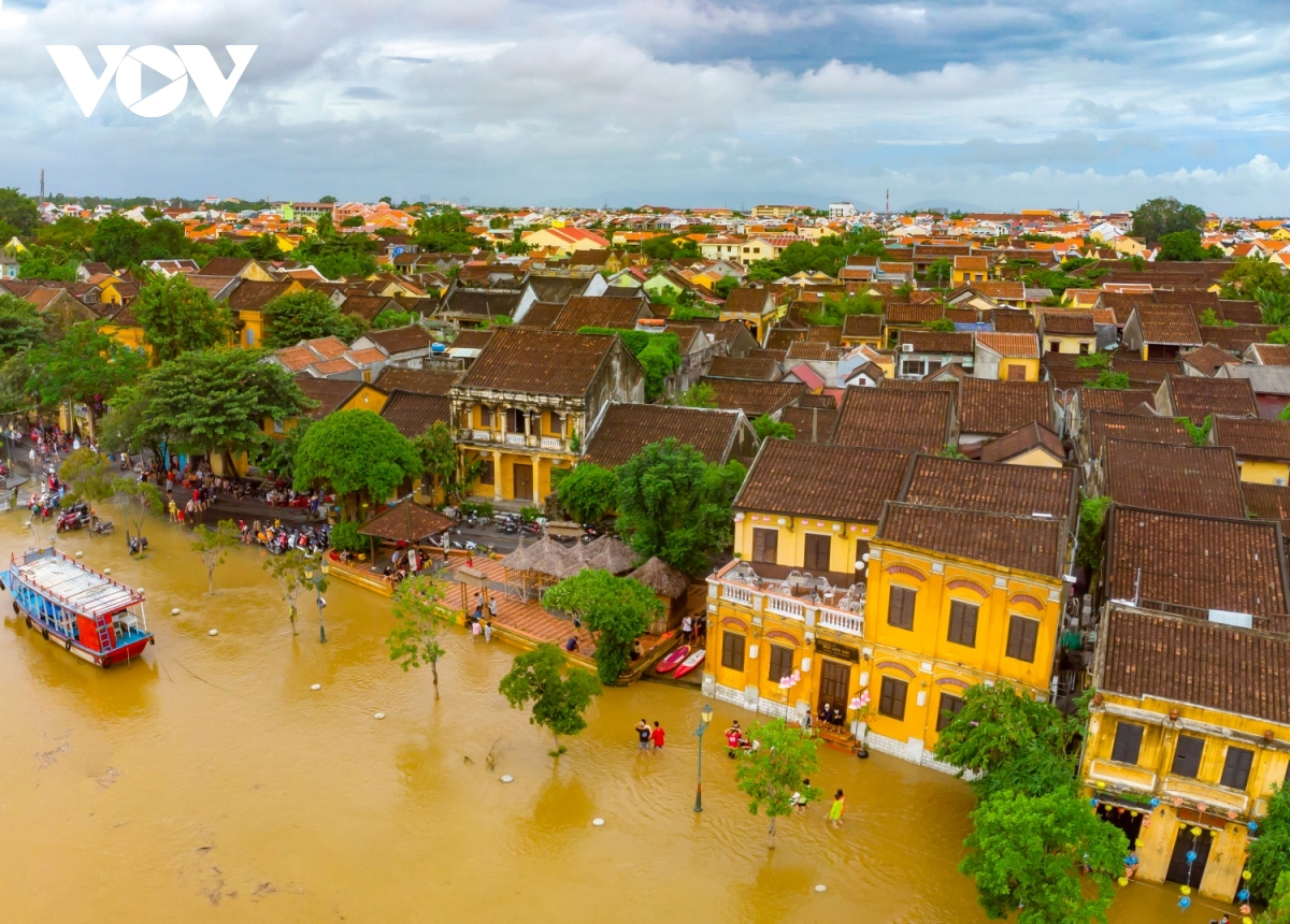 canh pho co hoi an mua lu hinh anh 4