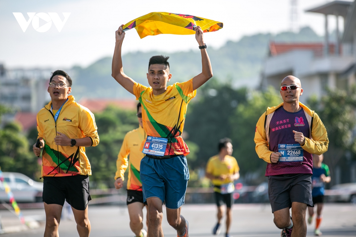 hon 9.000 nguoi du giai marathon tren cung duong bao bien dep nhat viet nam hinh anh 7