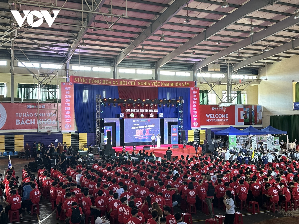 Trường Đại học Bách khoa Đà Nẵng đón tân sinh viên và Trao học bổng cho thủ khoa