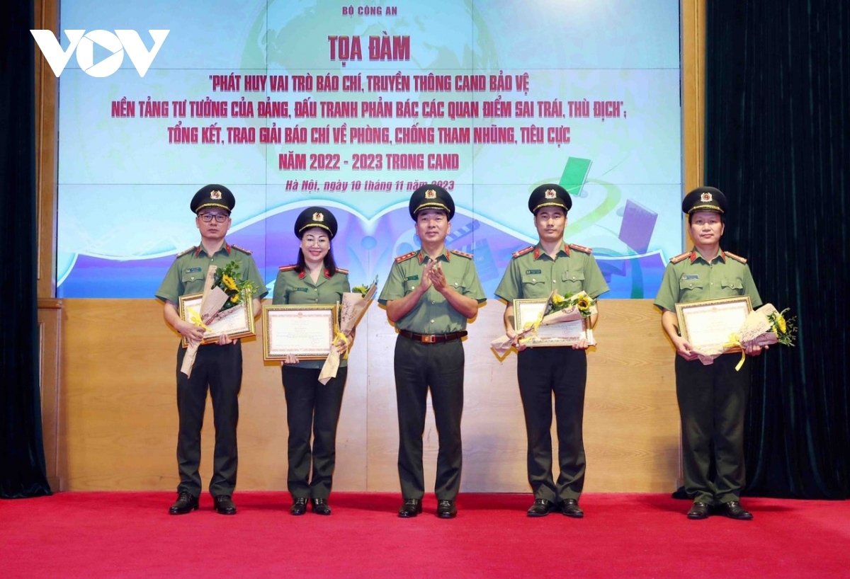 "Không có vùng cấm, không có ngoại lệ" trong đấu tranh phòng chống tham nhũng