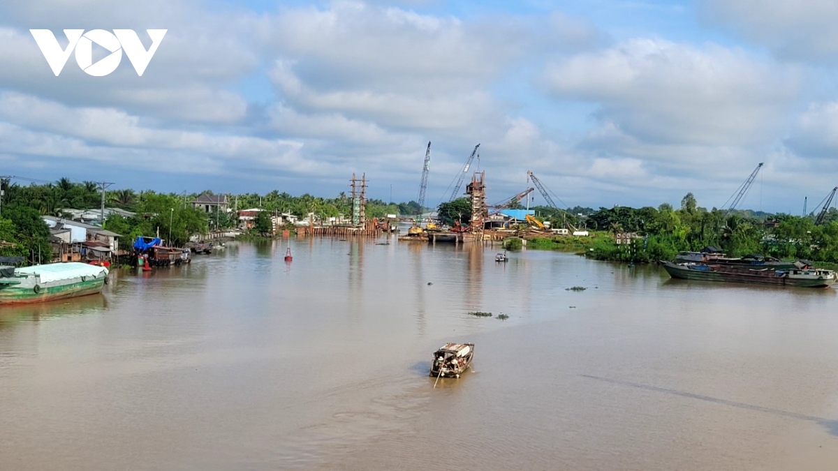 Công trình thủy lợi tại kênh Nguyễn Tấn Thành đẩy nhanh tiến độ để ngăn mặn