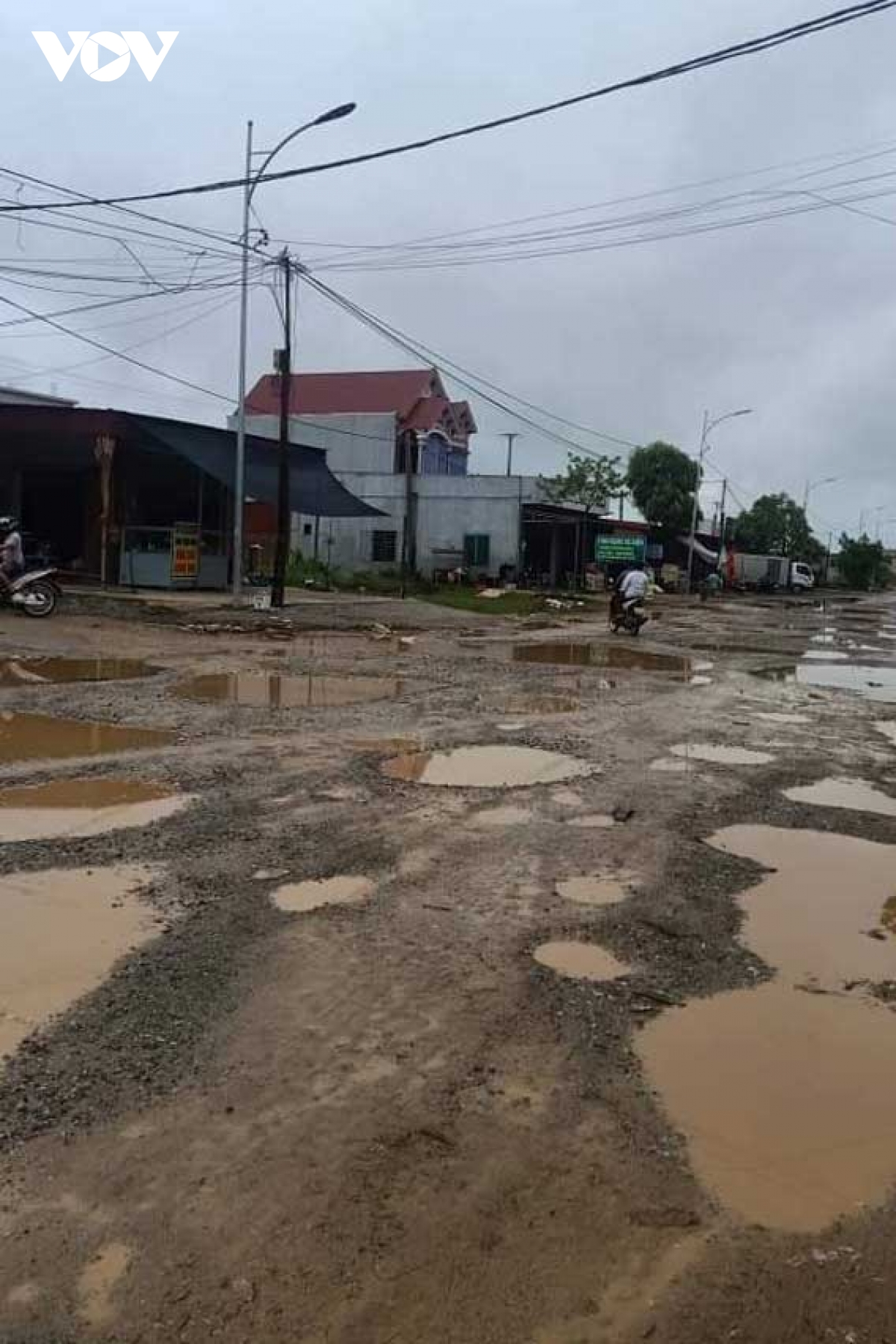 thanh hoa nguoi dan phai danh vat voi nhung cung duong xuong cap hinh anh 2