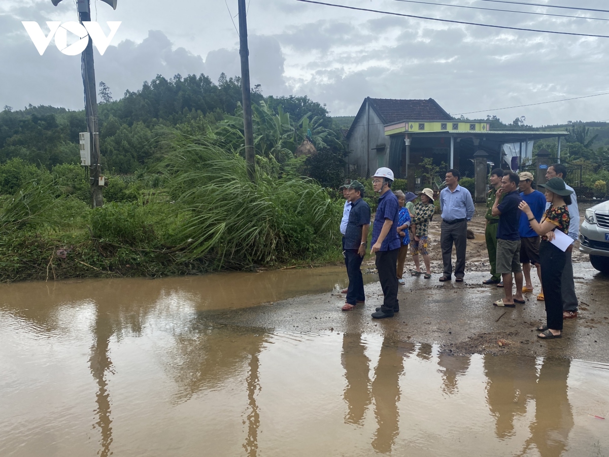 phu yen 1 nguoi mat tich, hang tram nha ngap nuoc, mot so noi bi chia cat hinh anh 3