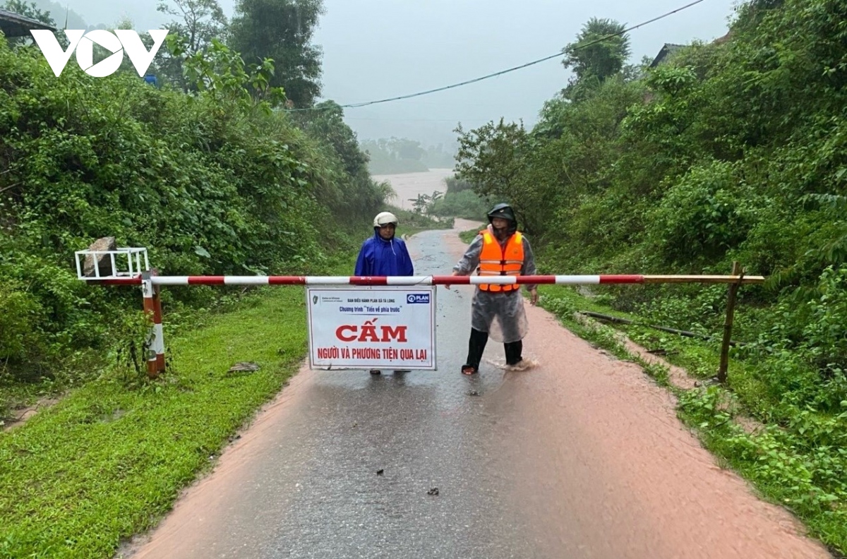 mua lon o quang tri, nhieu noi bi ngap trong dem hinh anh 1