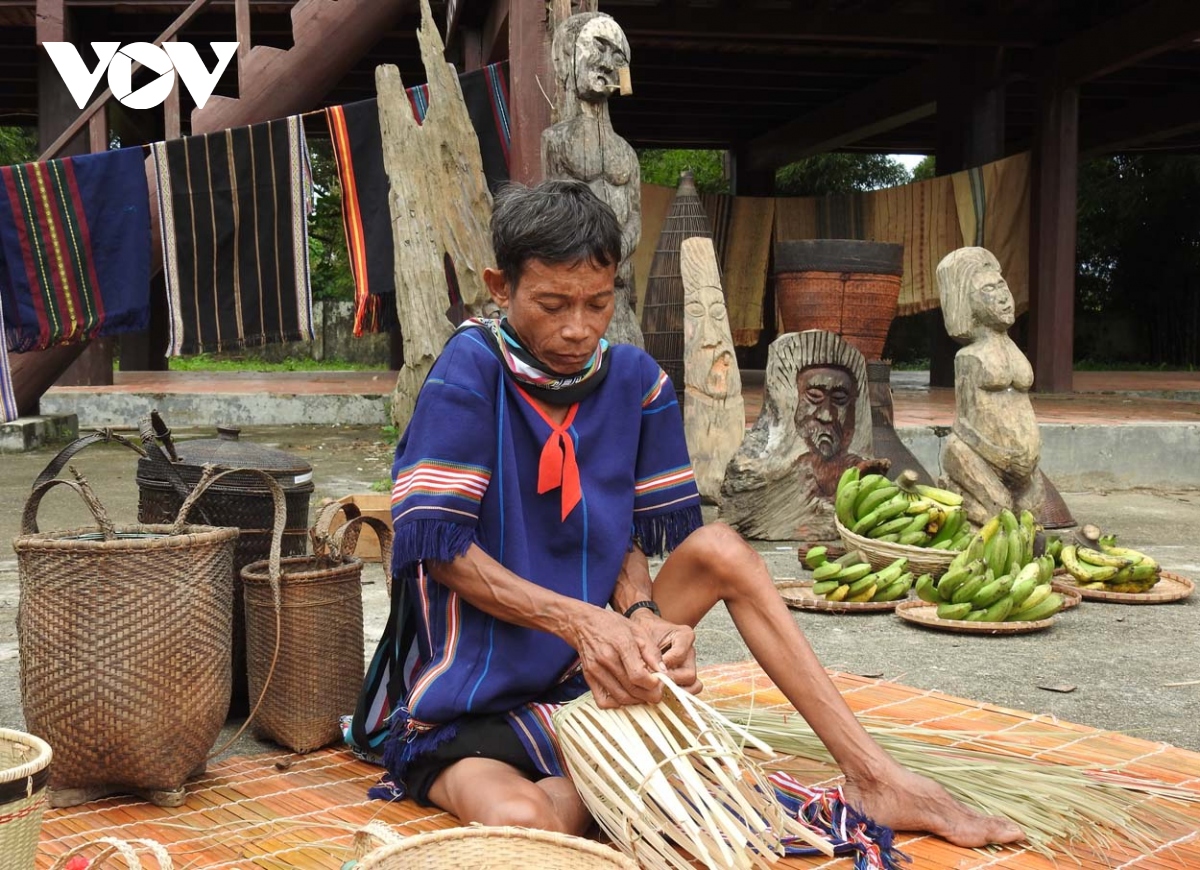 vinh danh nghe nhan dien hinh ve bao ton,ệnhânđiểnhìnhvềbảotồnpháthuynghềtruyềnthốngở<strong></strong> phat huy nghe truyen thong o kon tum hinh anh 1