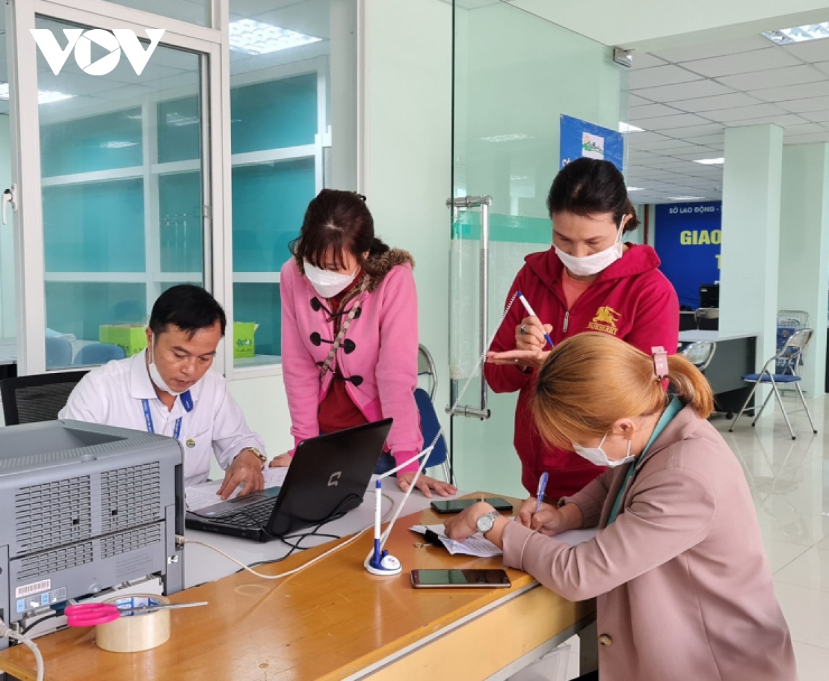 cuoi nam lai thieu hut lao dong pho thong hinh anh 1