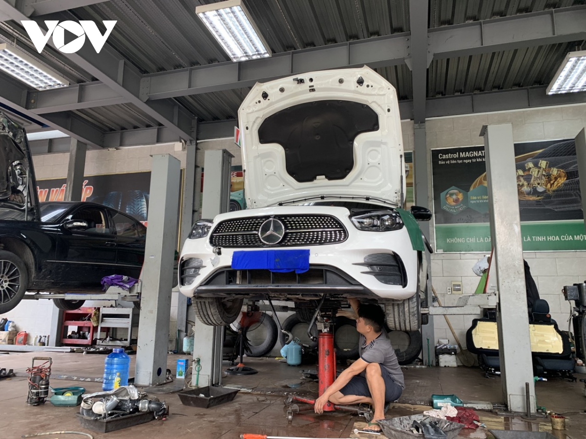 sau đợt mưa lũ, nhiều tiệm sửa ô tô, xe máy quá tải ở thừa thiên huế hình ảnh 10 sau dot mua lu, nhieu tiem sua o to, xe may qua tai o thua thien hue hinh anh 10