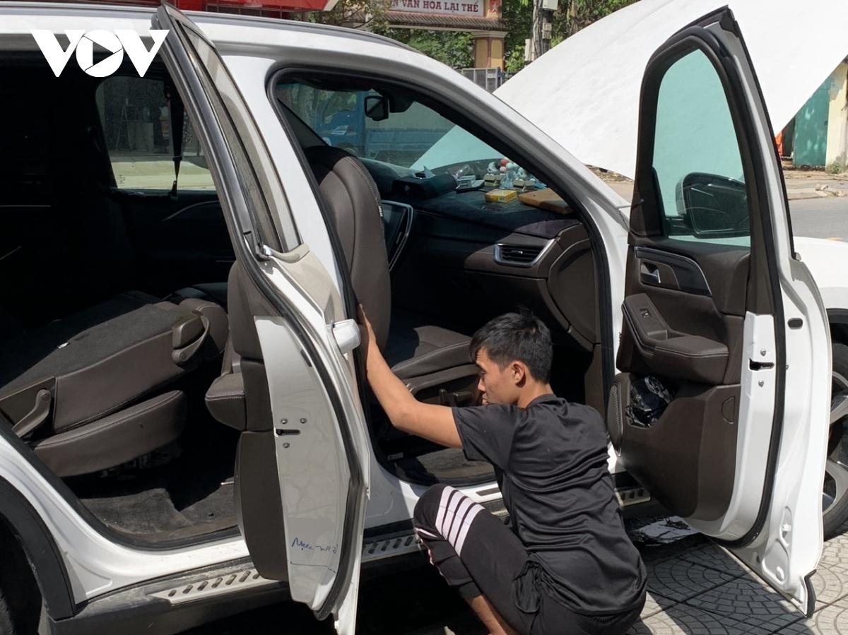 sau đợt mưa lũ, nhiều tiệm sửa ô tô, xe máy quá tải ở thừa thiên huế hình ảnh 15 sau dot mua lu, nhieu tiem sua o to, xe may qua tai o thua thien hue hinh anh 15