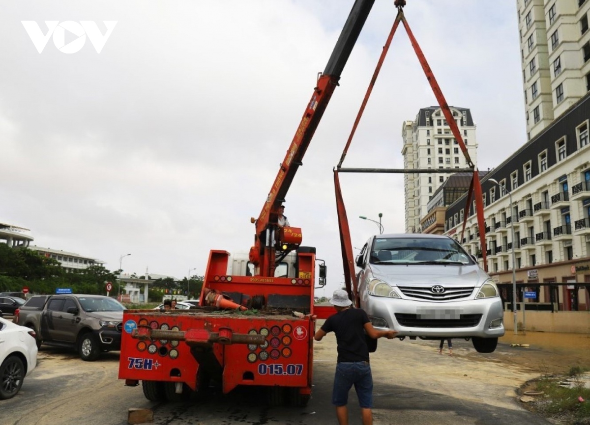 sau đợt mưa lũ, nhiều tiệm sửa ô tô, xe máy quá tải ở thừa thiên huế hình ảnh 2 sau dot mua lu, nhieu tiem sua o to, xe may qua tai o thua thien hue hinh anh 2