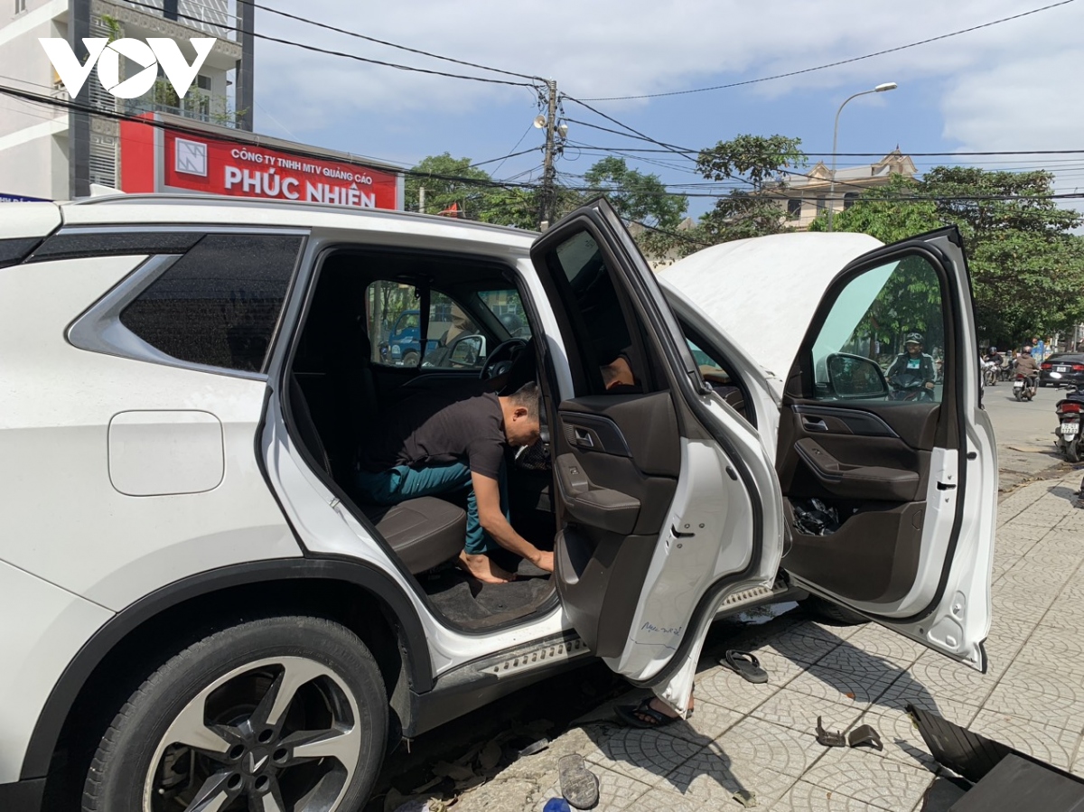 sau đợt mưa lũ, nhiều tiệm sửa ô tô, xe máy quá tải ở thừa thiên huế hình ảnh 5 sau dot mua lu, nhieu tiem sua o to, xe may qua tai o thua thien hue hinh anh 5