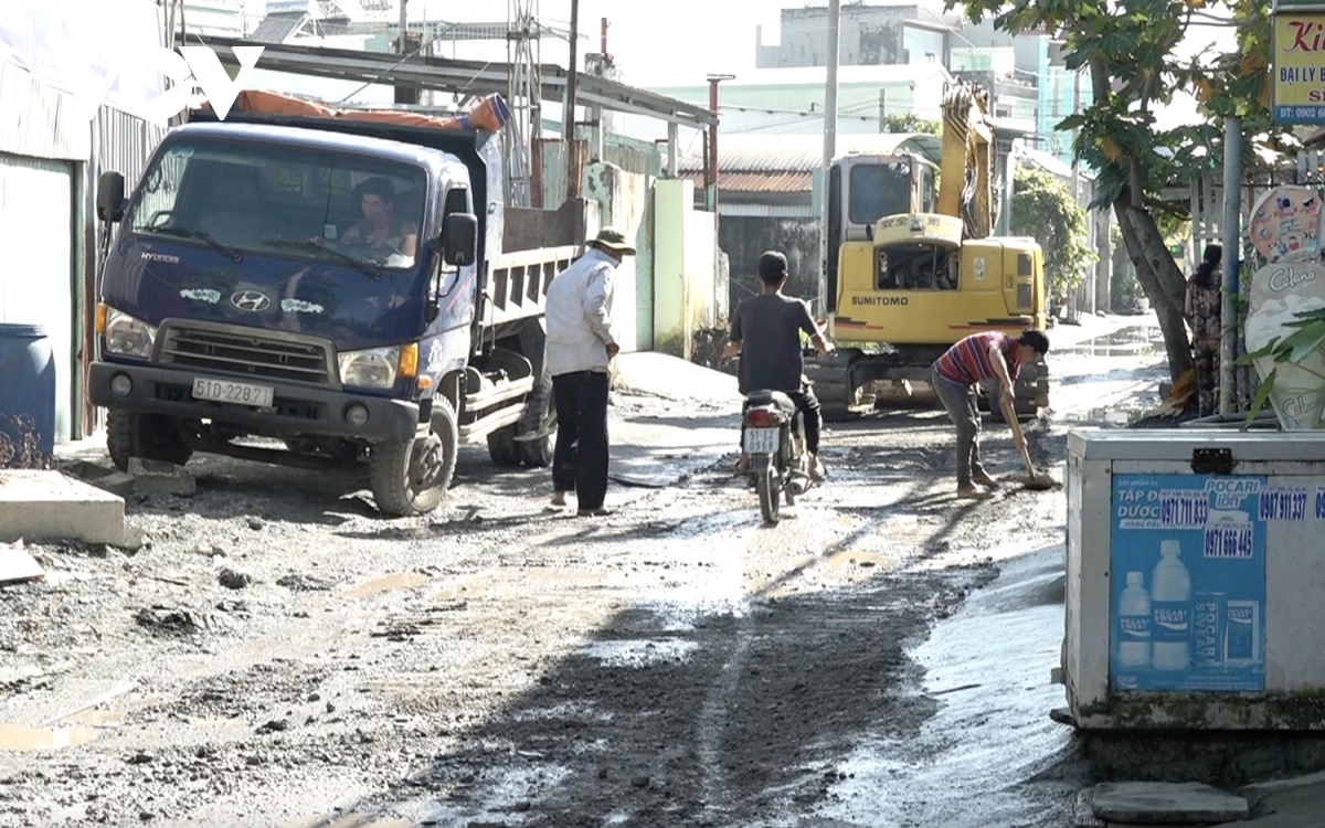 Sửa chữa tuyến đường ngập nửa năm, dài 400m ở TP.HCM sau phản ánh của VOV