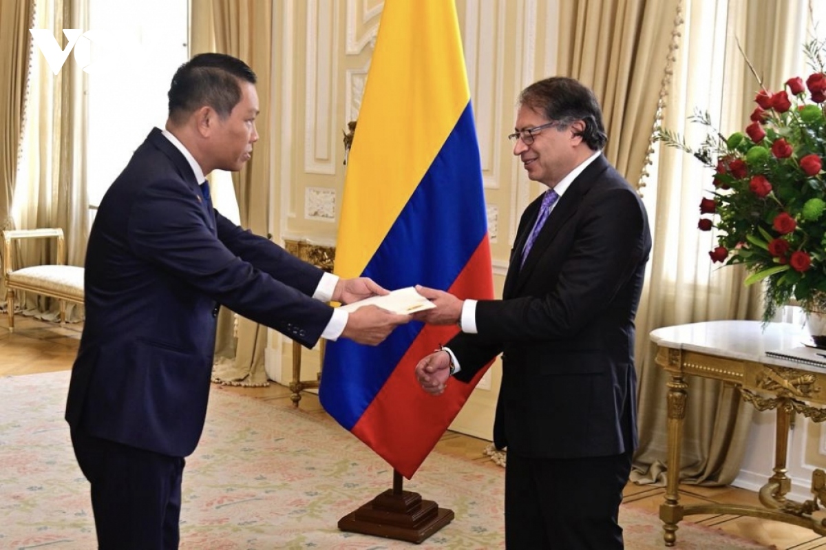 colombia desires vietnam to soon open its embassy to further boost relations picture 1