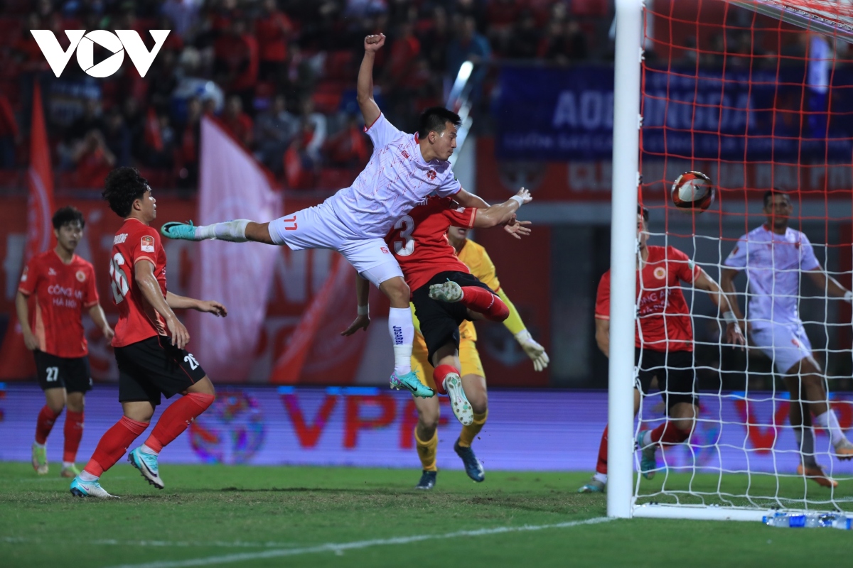 quang hai ghi ban, cahn van nhan that bai truoc hai phong fc hinh anh 21