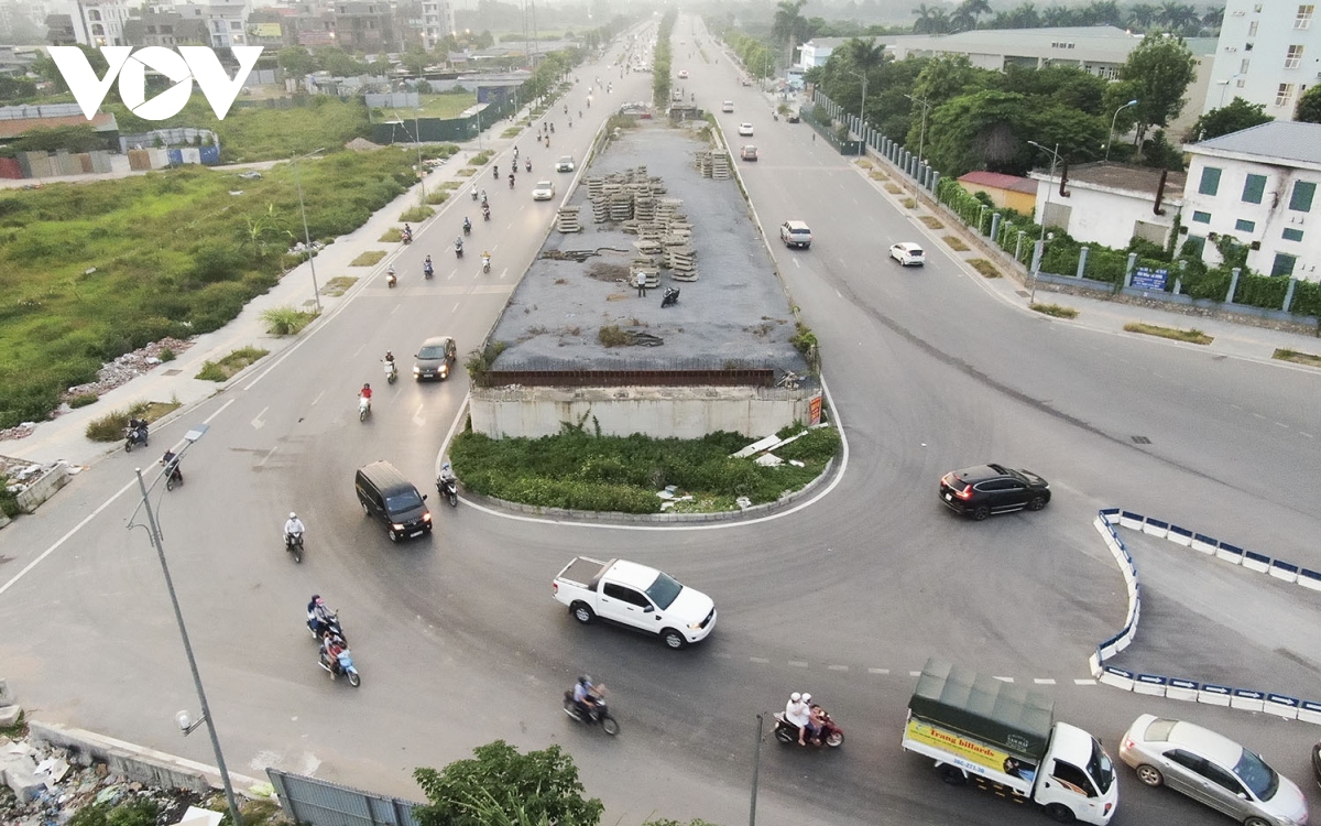 Đề xuất quy định lương đủ sống, giảm giờ làm để tìm bạn đời, tăng mức sinh