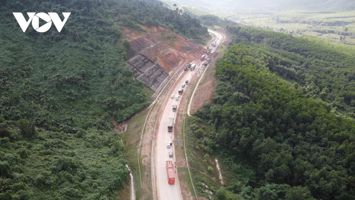 xu ly khan cap sat lo nang tren cao toc la son - tuy loan va deo hai van hinh anh 8