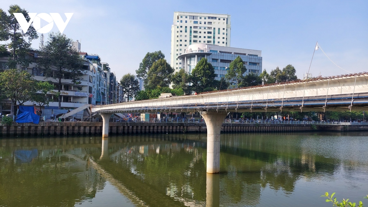 cau di bo dau tien noi quan 1 va quan binh thanh chuan bi dua vao su dung hinh anh 1