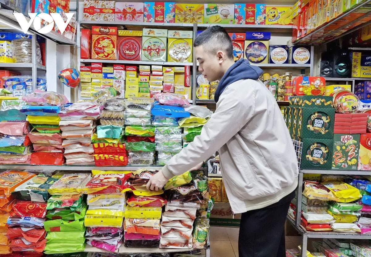 gan tet, cho truyen thong van vang khach hinh anh 1