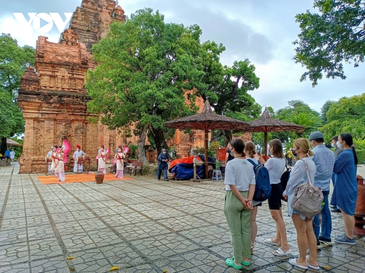 Russian travel firms unveil plans to bring more tourists to Nha Trang