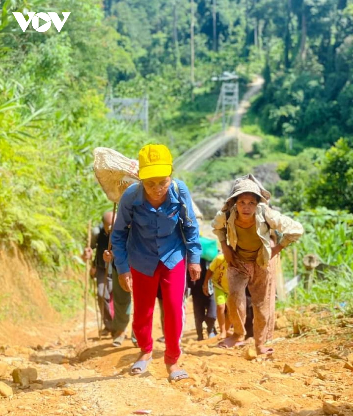 nhung ngoi lang hoi sinh tu noi nui lo hinh anh 8