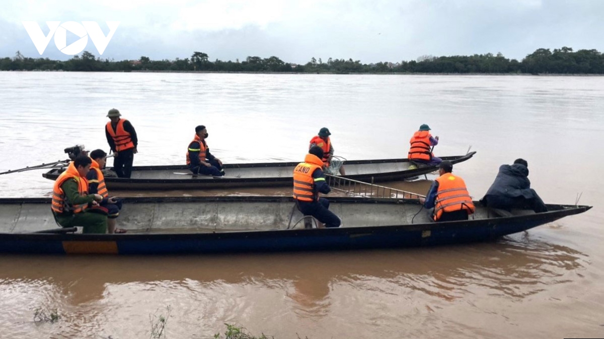 tim kiem nguoi dan ong roi xuong song long Dai, tinh quang binh mat tich hinh anh 1