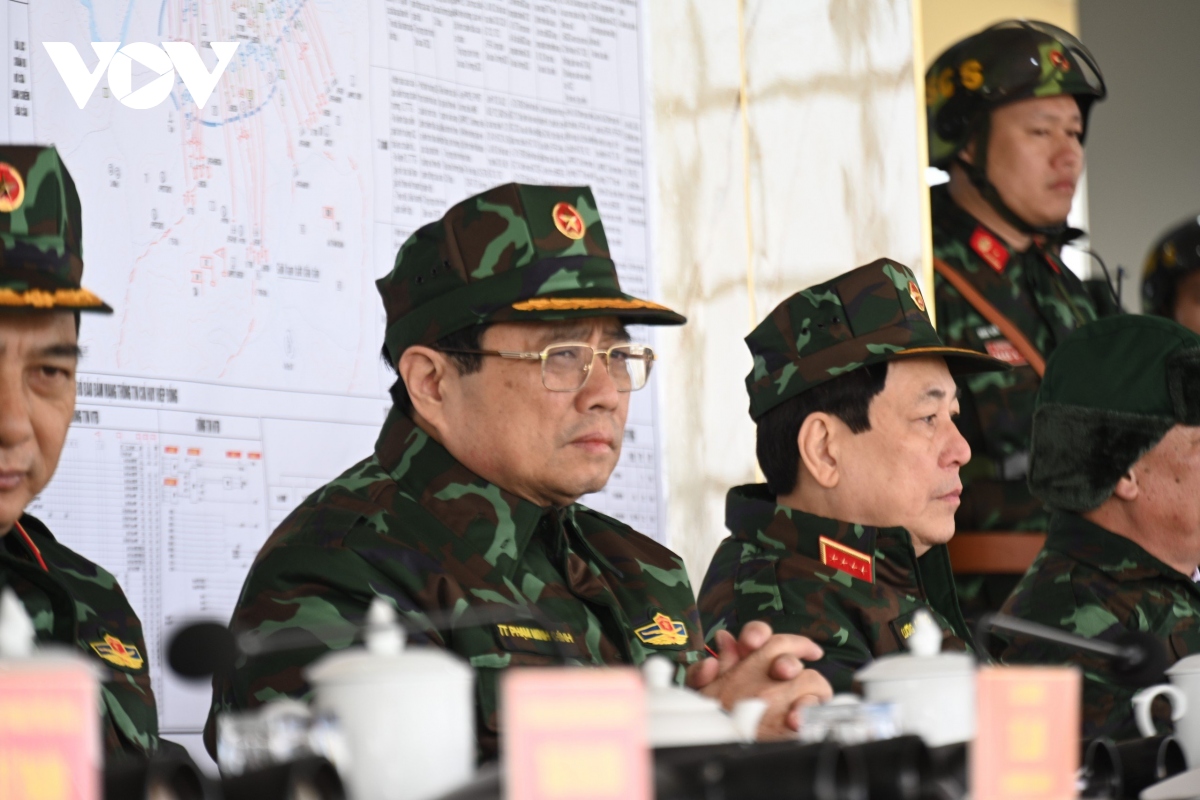 thủ tướng phạm minh chính dự diễn tập chiến thuật bắn đạn thật tại quân đoàn 12 hình ảnh 5 thu tuong pham minh chinh du dien tap chien thuat ban dan that tai quan doan 12 hinh anh 5