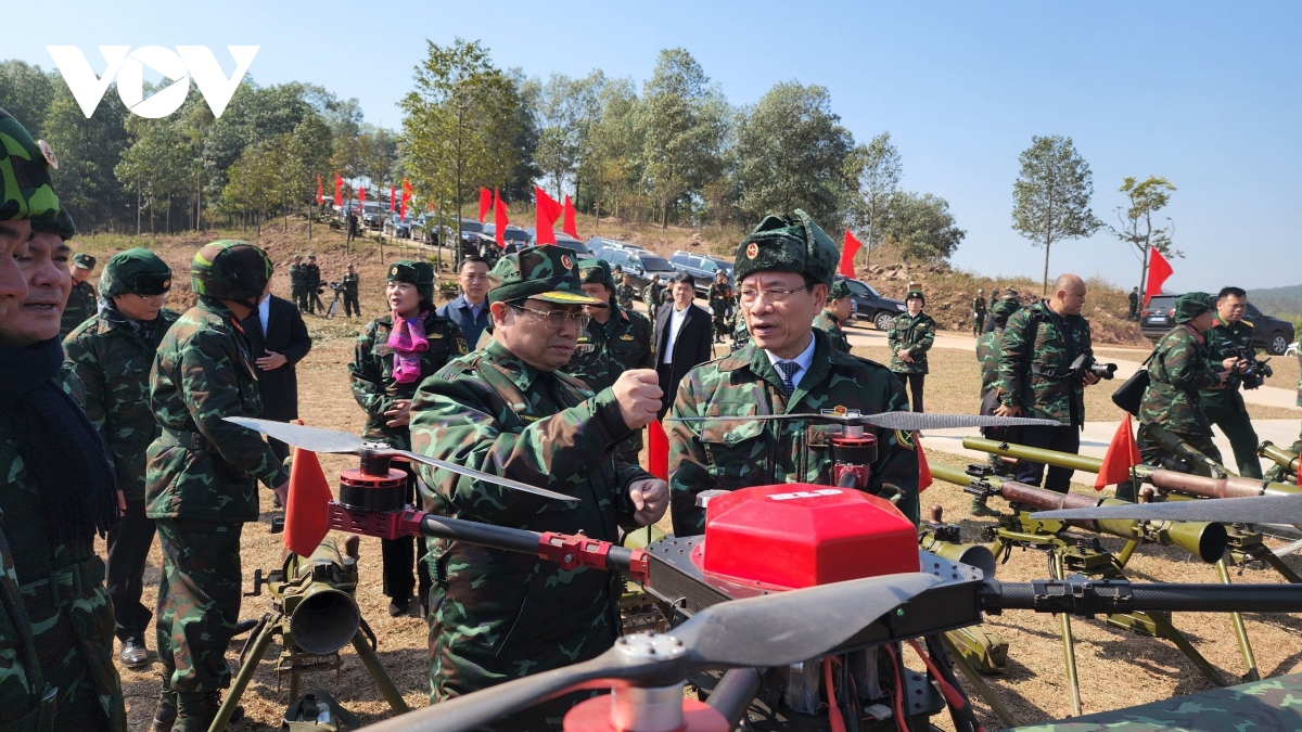 thủ tướng phạm minh chính dự diễn tập chiến thuật bắn đạn thật tại quân đoàn 12 hình ảnh 6 thu tuong pham minh chinh du dien tap chien thuat ban dan that tai quan doan 12 hinh anh 6