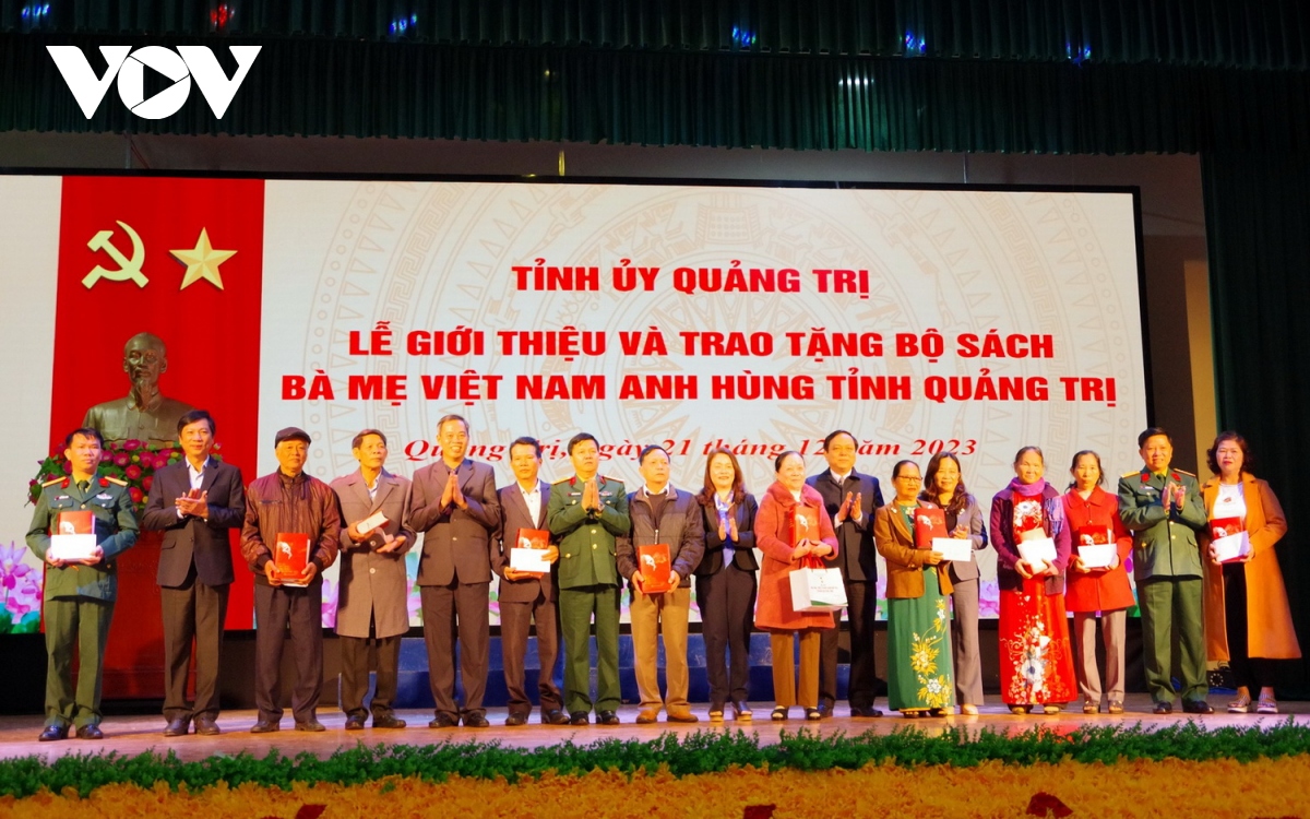 gioi thieu chan dung 2.833 me viet nam anh hung tinh quang tri hinh anh 1