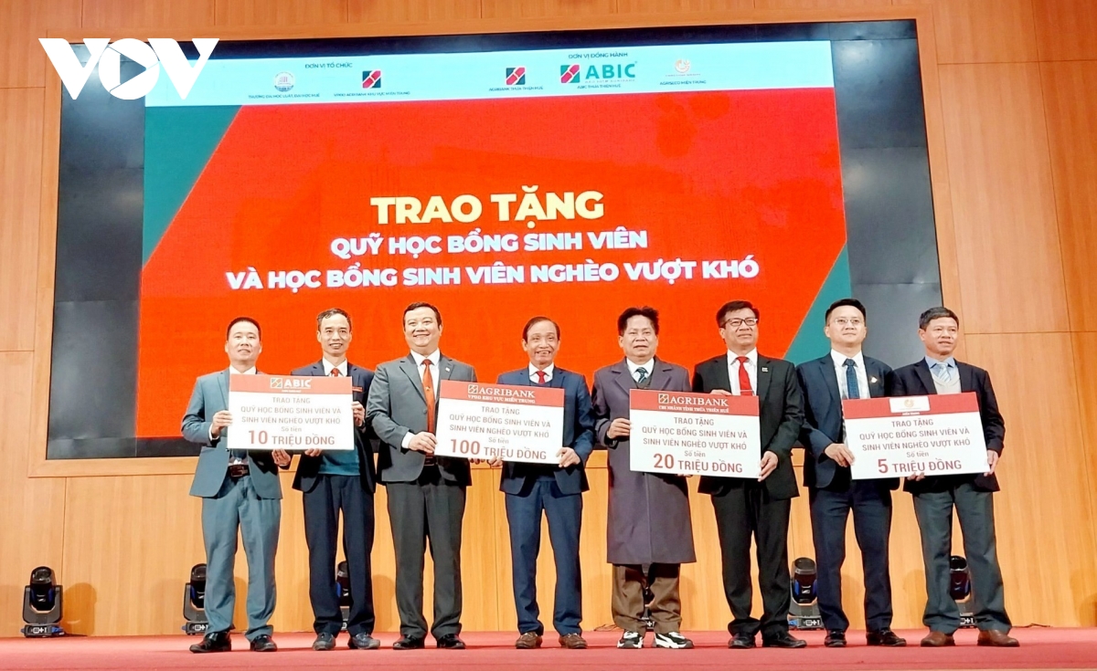 Ký kết hợp tác toàn diện giữa Agribank khu vực Miền Trung và Đại học Luật Huế