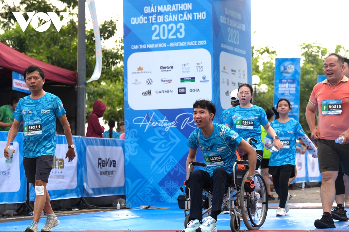 vDv khuyet tat, du khach quoc te tham gia giai marathon quoc te di san can tho hinh anh 4