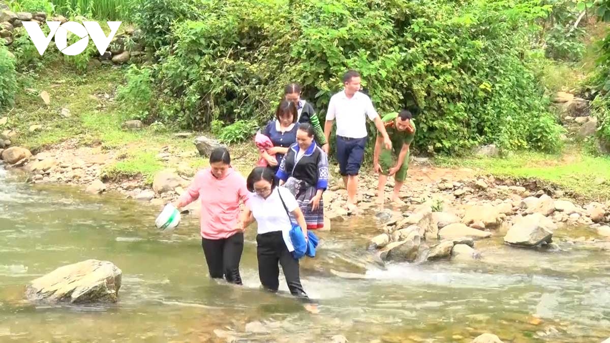 Nghe tin người yêu cũ làm mẹ đơn thân, tôi thấy xót xa vô cùng