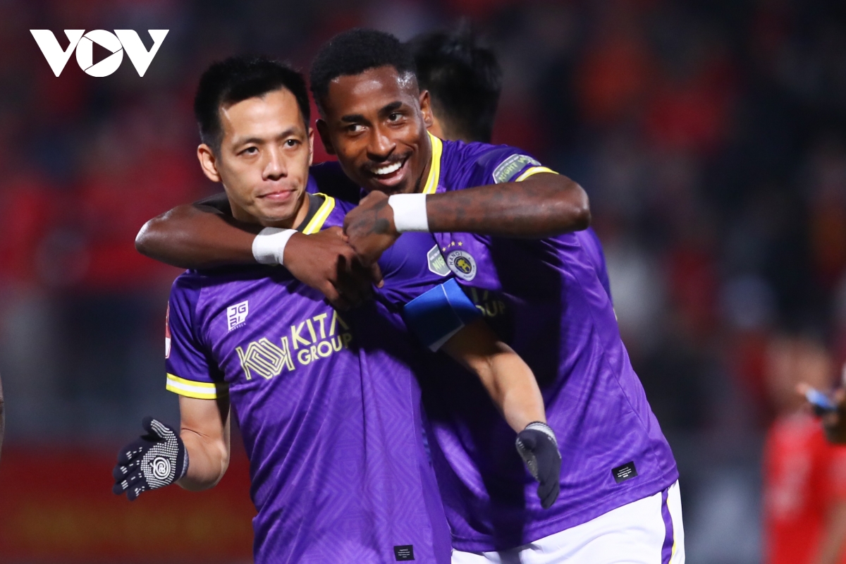 Văn Quyết vừa ghi bàn vừa kiến tạo, Hà Nội FC thắng thuyết phục Thể Công Viettel