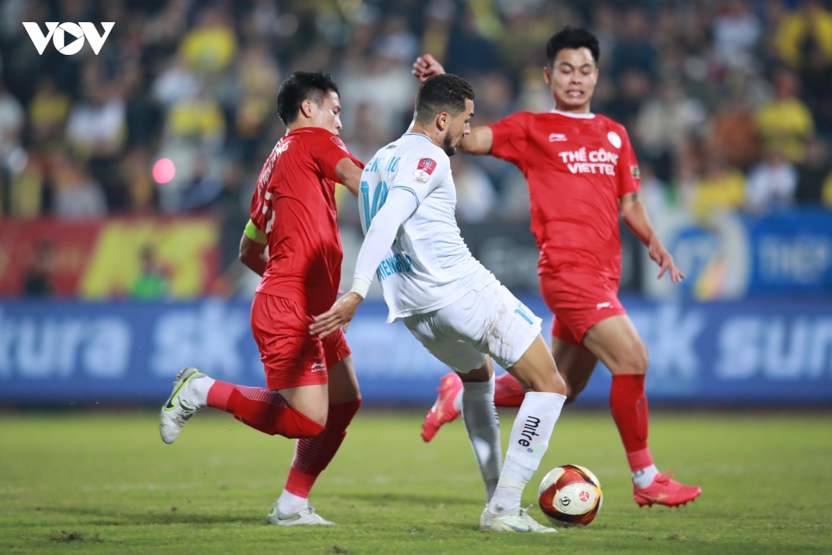 ket qua vong 8 v-league 2023 2024 nam Dinh thang 3 sao truoc the cong viettel hinh anh 11