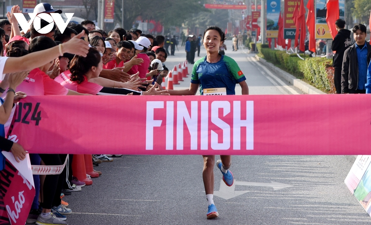 hang nghin nguoi tham gia giai chay Dien bien phu marathon 2024 hinh anh 12