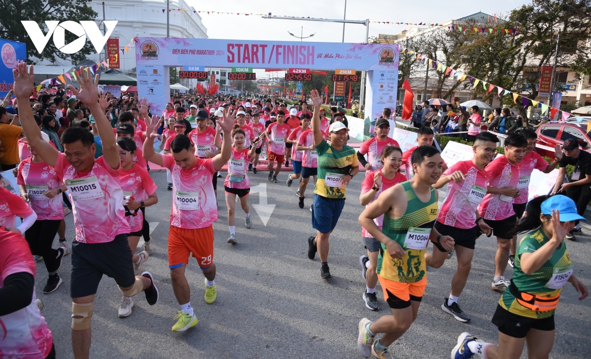 hang nghin nguoi tham gia giai chay Dien bien phu marathon 2024 hinh anh 4