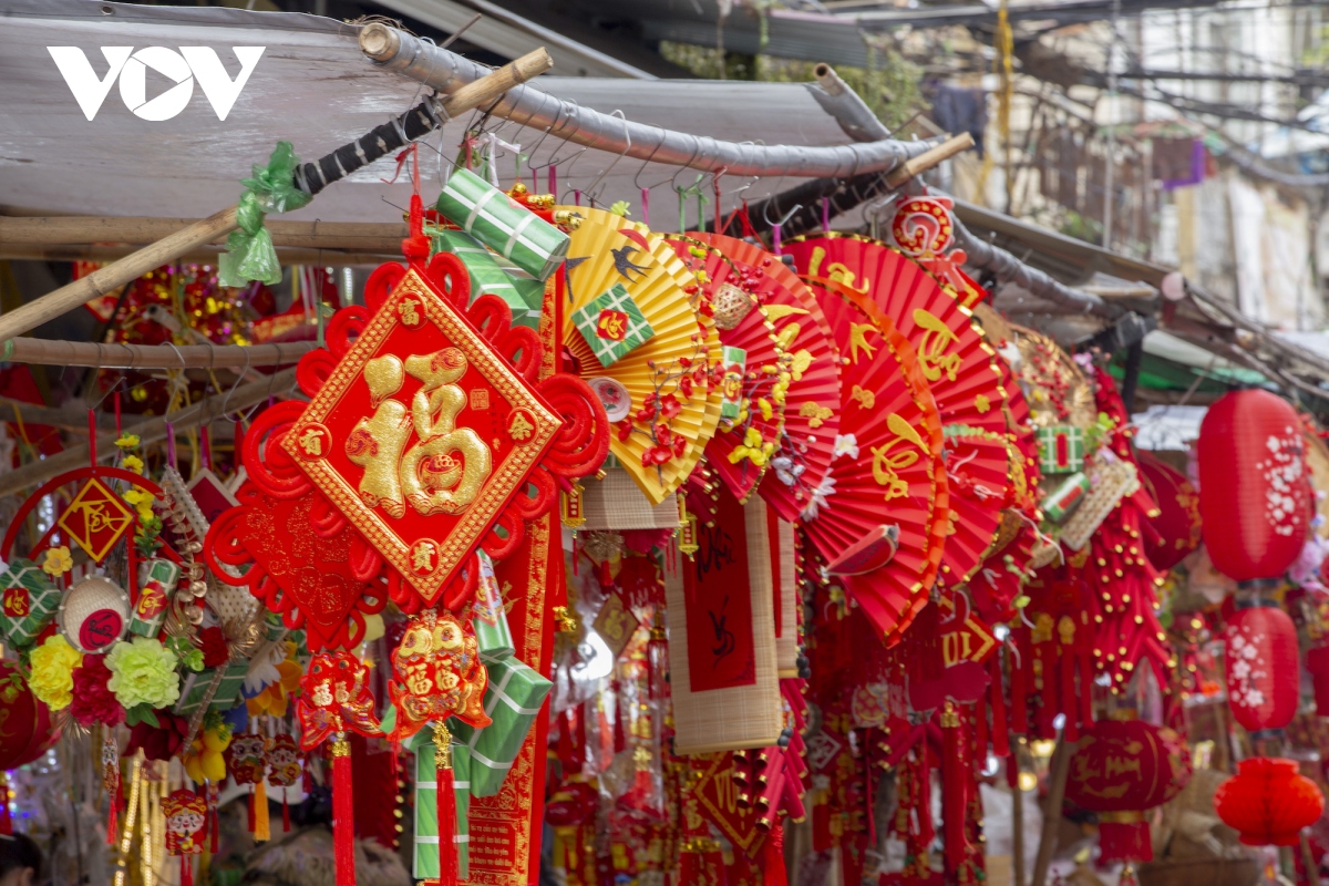 nhon nhip tai thien duong mua sam do trang tri tet o hai phong hinh anh 5