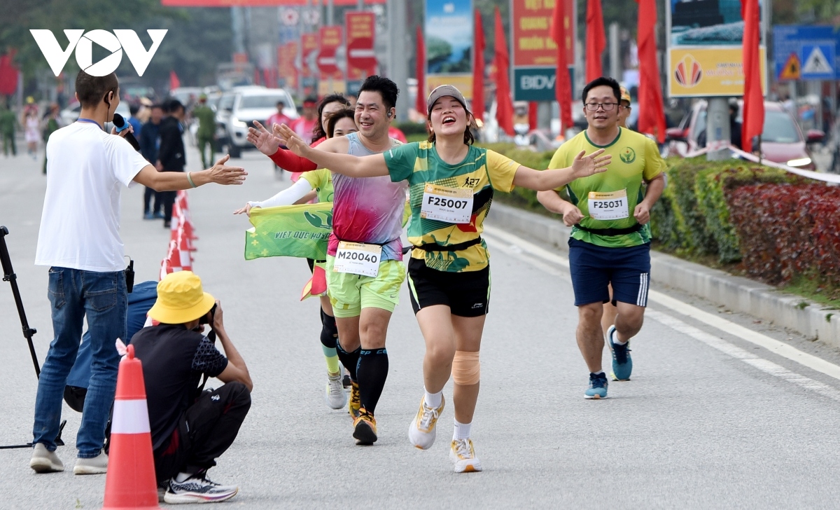 hang nghin nguoi tham gia giai chay Dien bien phu marathon 2024 hinh anh 8
